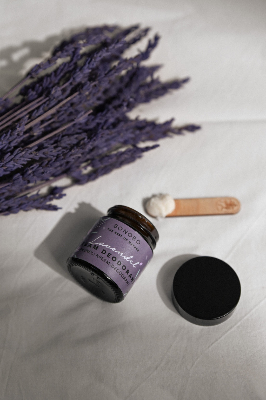 Lavendel Deodorant-Cream — product texture and application