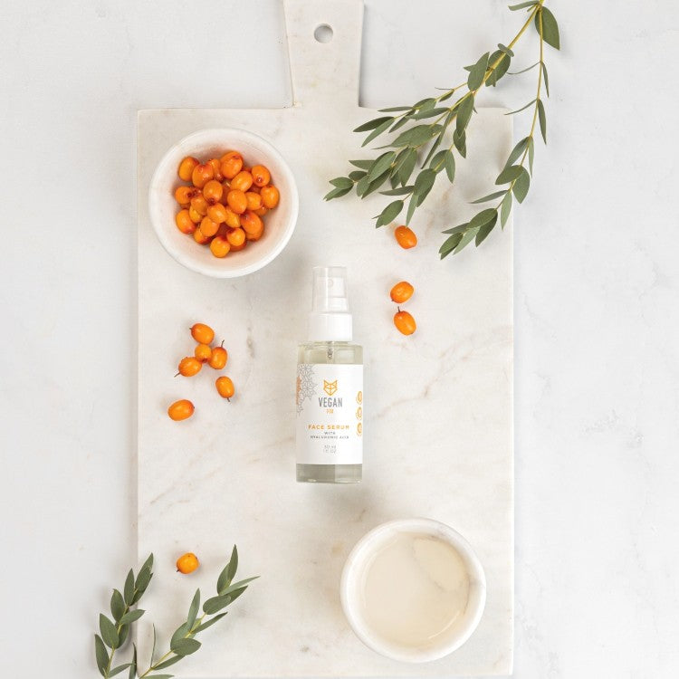 Face Serum with Hyaluronic Acid — product texture and application