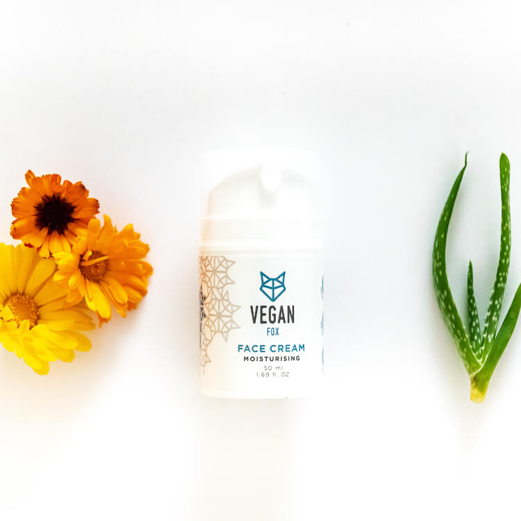 Moisturising Face Cream — product texture and application