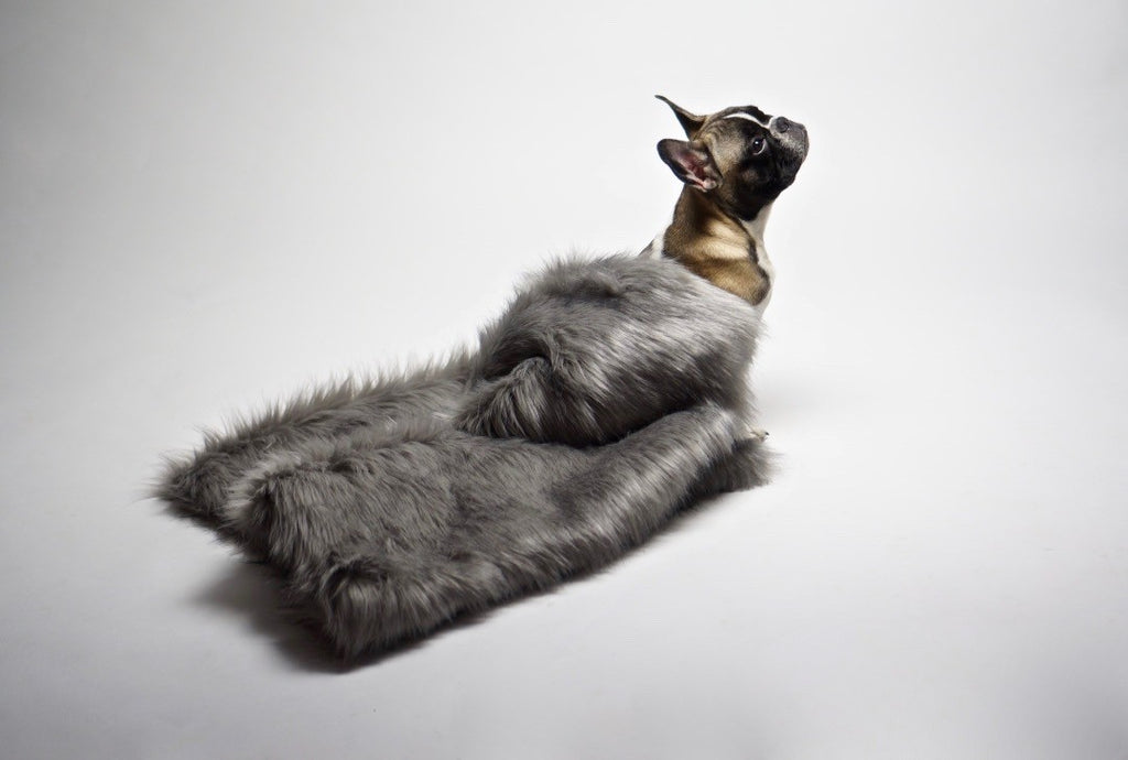 Föra Blanket in silver, side view