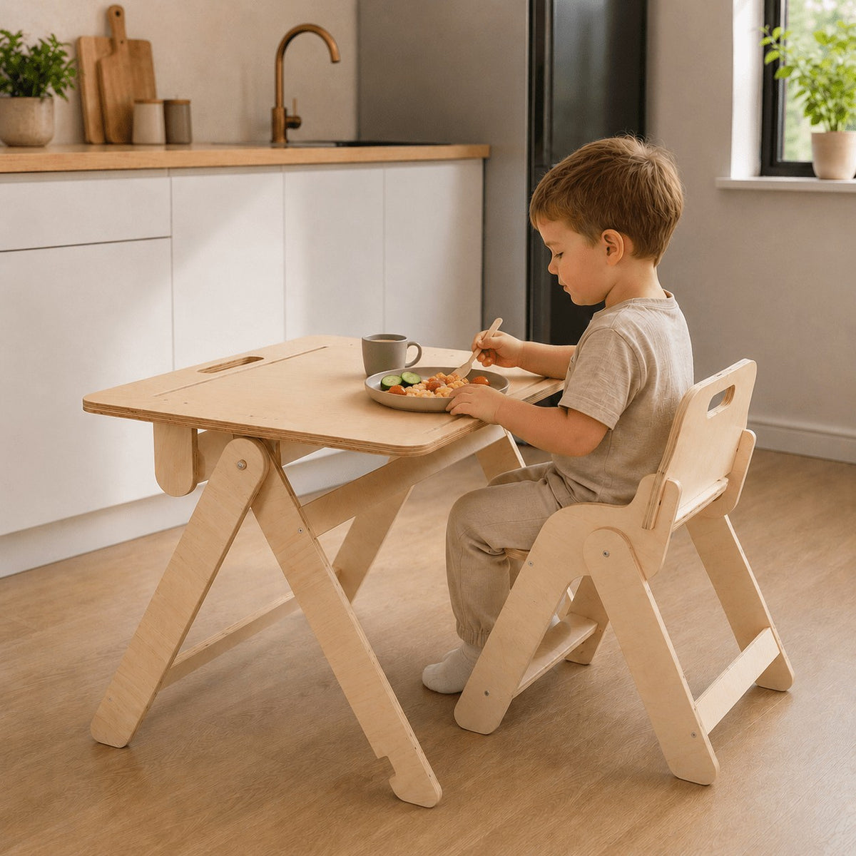 Zeichentafel und Tisch 2in1 mit Papierrolle
