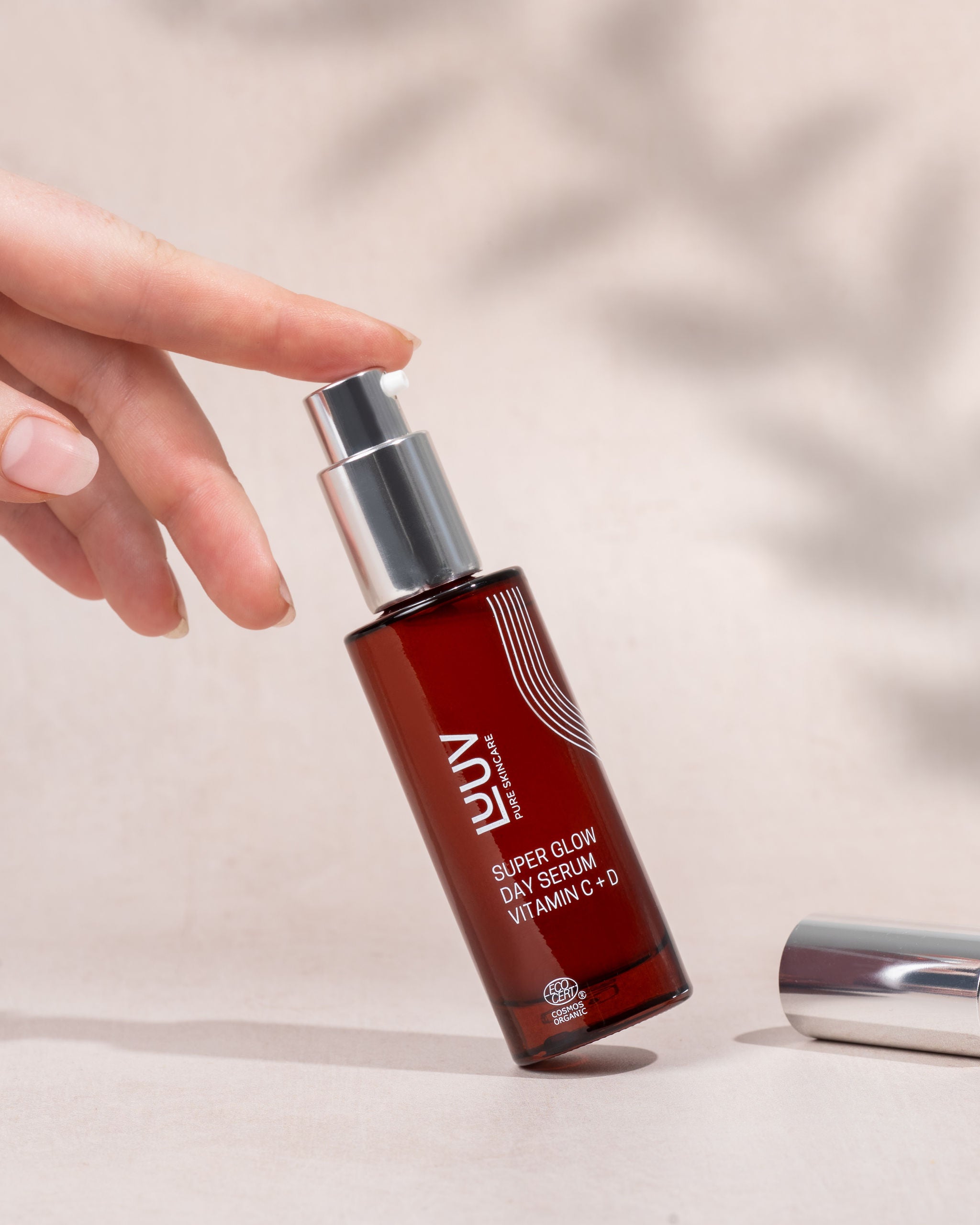 Super Glow Day Serum Vitamin C + D COSMOS — product texture and application