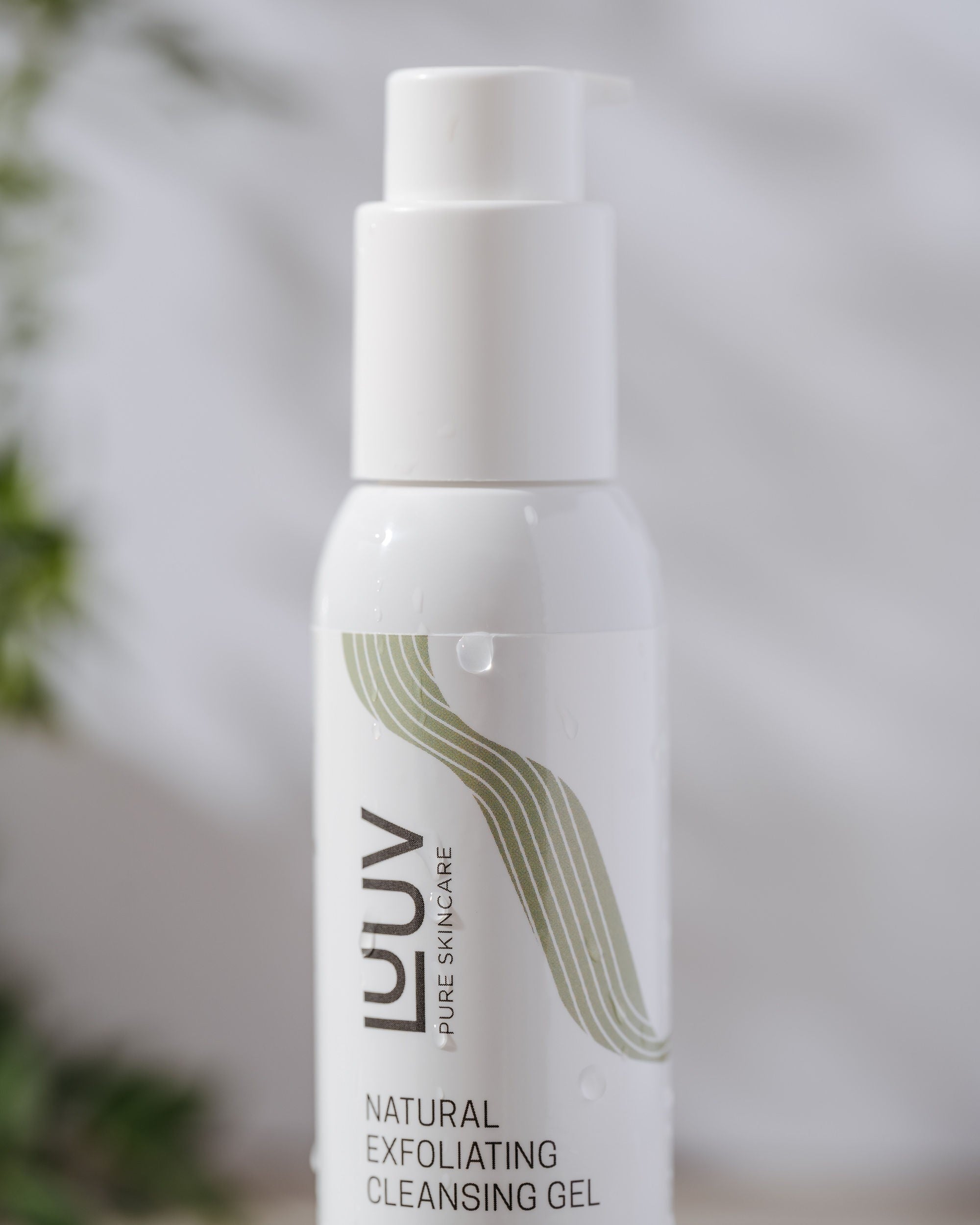 Natural Exfoliating Cleansing Gel with Bamboo — ingredients and label detail
