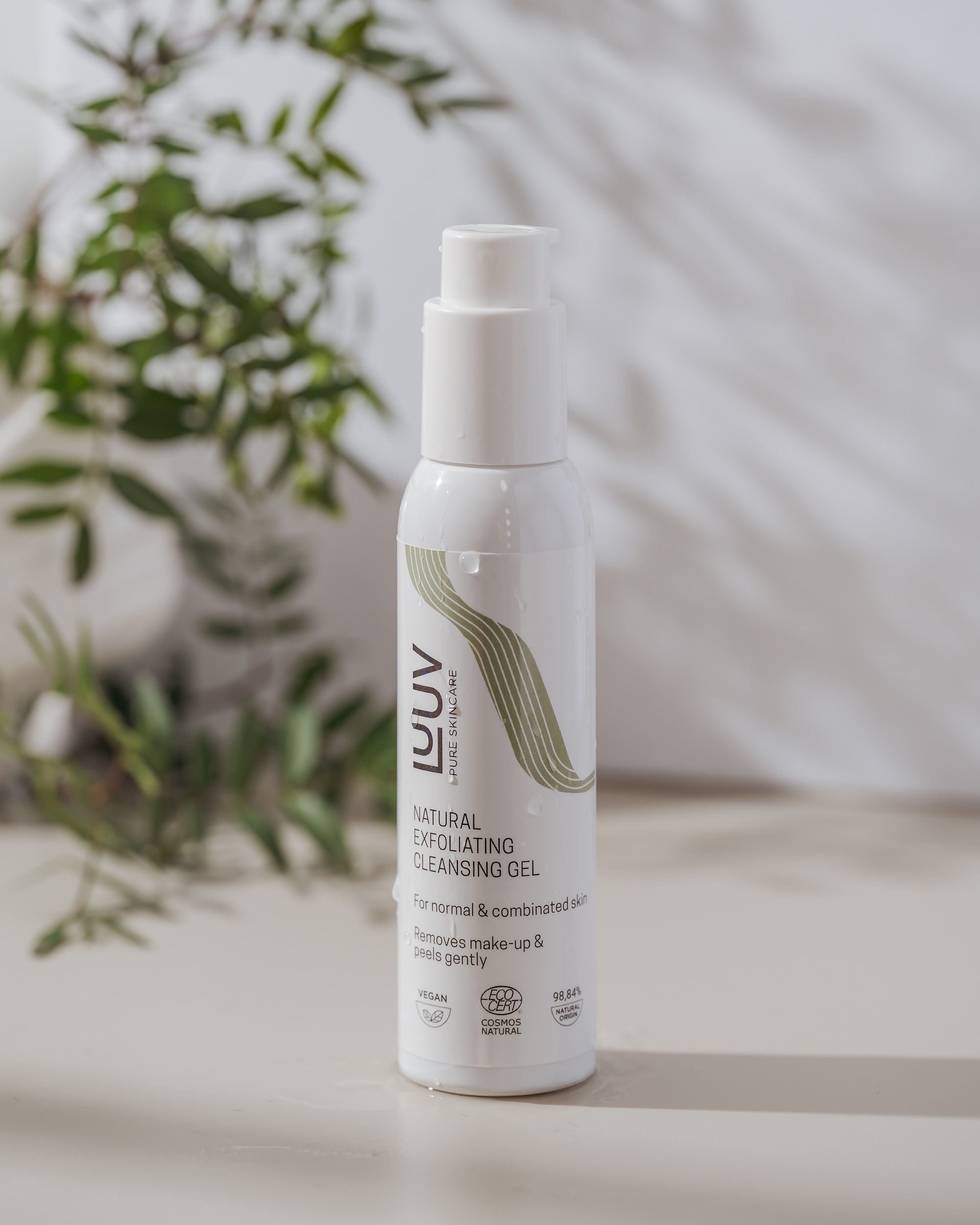 Natural Exfoliating Cleansing Gel with Bamboo — product packaging front detail