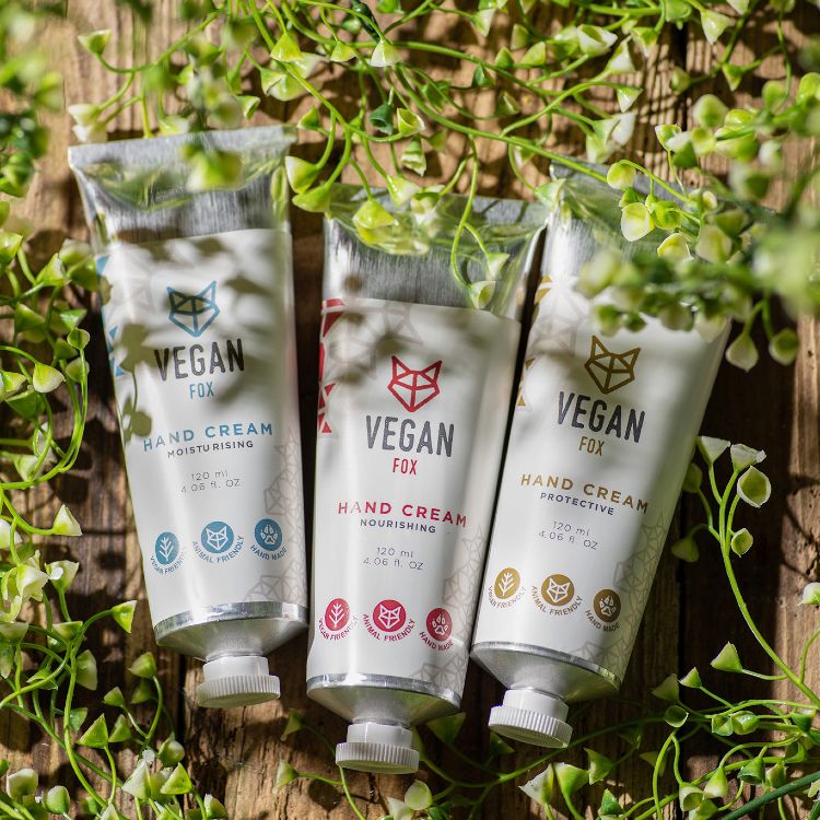 Protective Hand Cream with Mango Butter — product texture and application