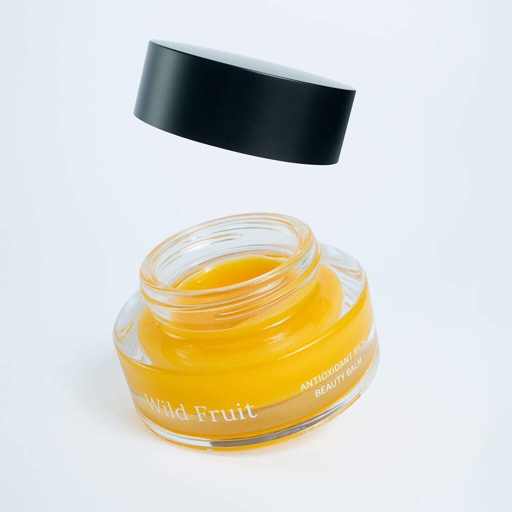 Wild Fruit Antioxidant Rich Beauty Balm — product texture and application